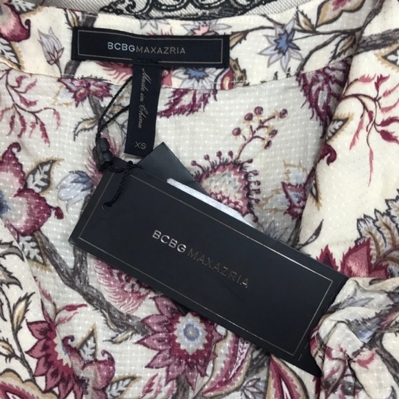 BCBGMAXAZRIA Floral-Print Flounce Blouse - Picture 6 of 8